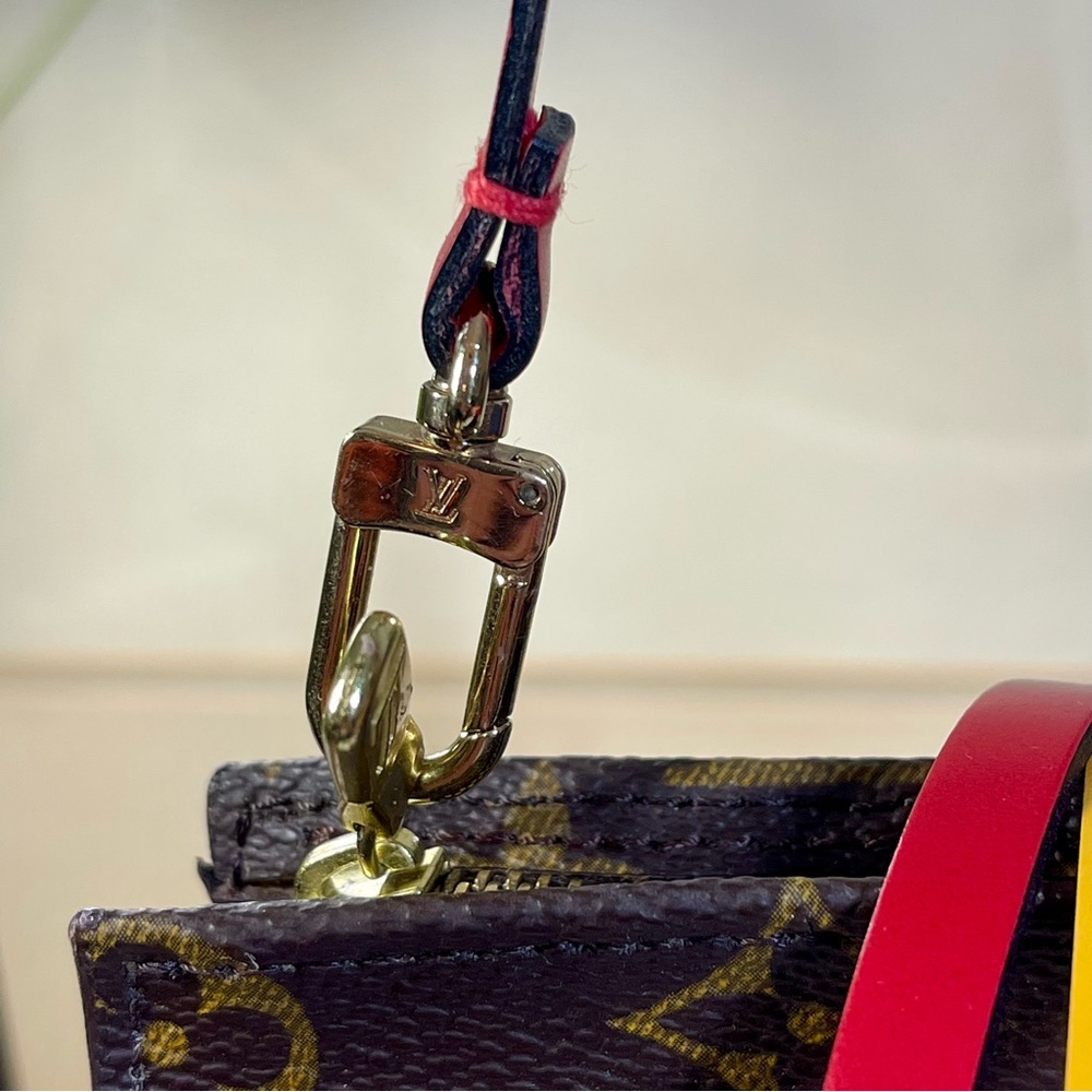 Louis Vuitton Pochette Strap NWOT Vintage - Picture 10 of 13